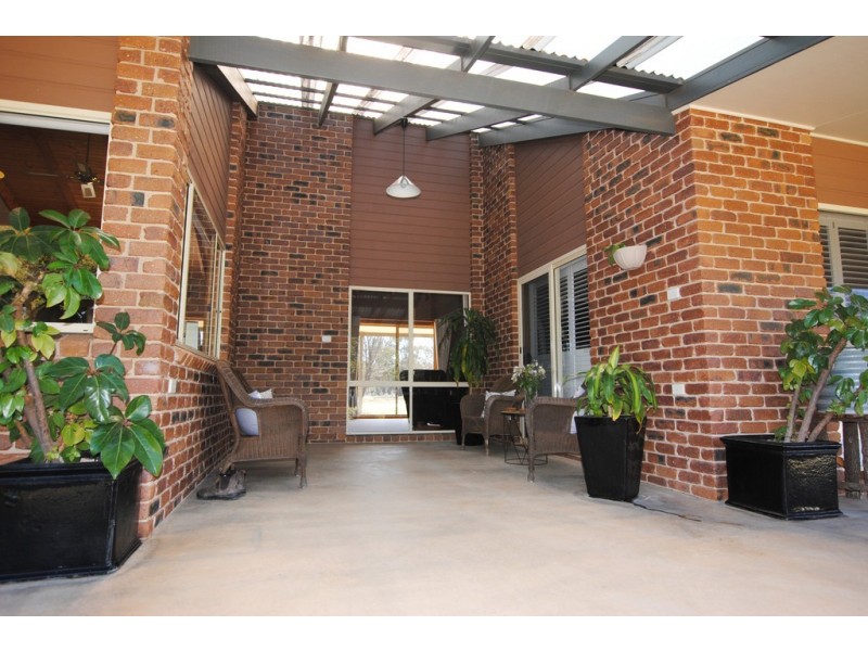 2-4 Moore Street, Hillston NSW 2675