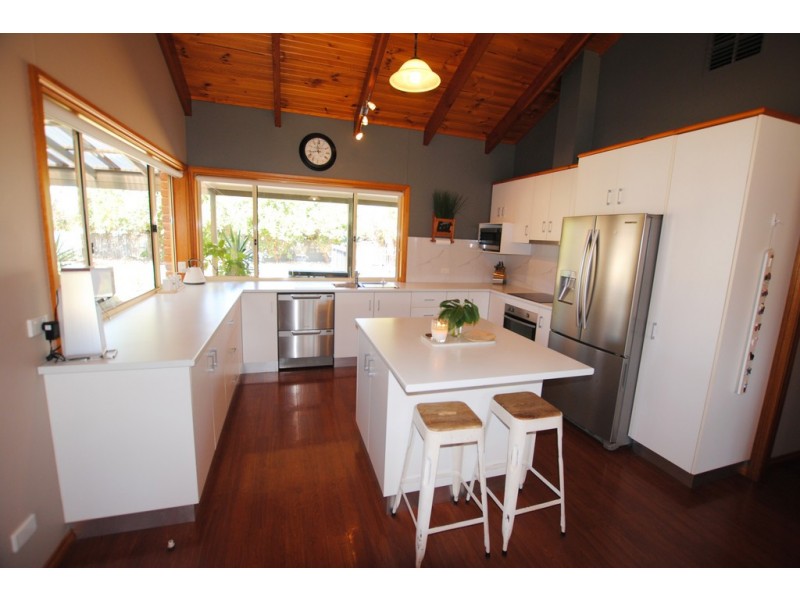 2-4 Moore Street, Hillston NSW 2675