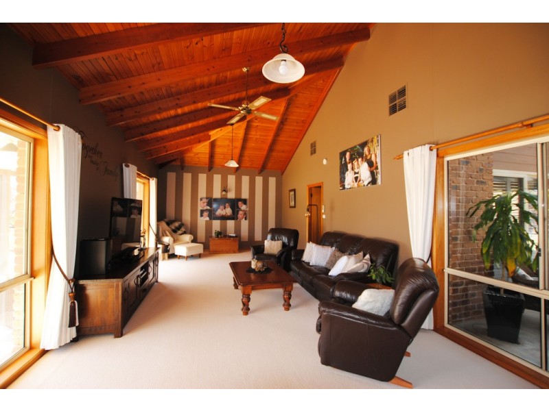 2-4 Moore Street, Hillston NSW 2675