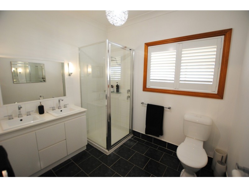 2-4 Moore Street, Hillston NSW 2675