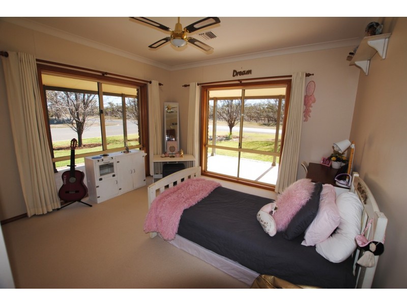 2-4 Moore Street, Hillston NSW 2675