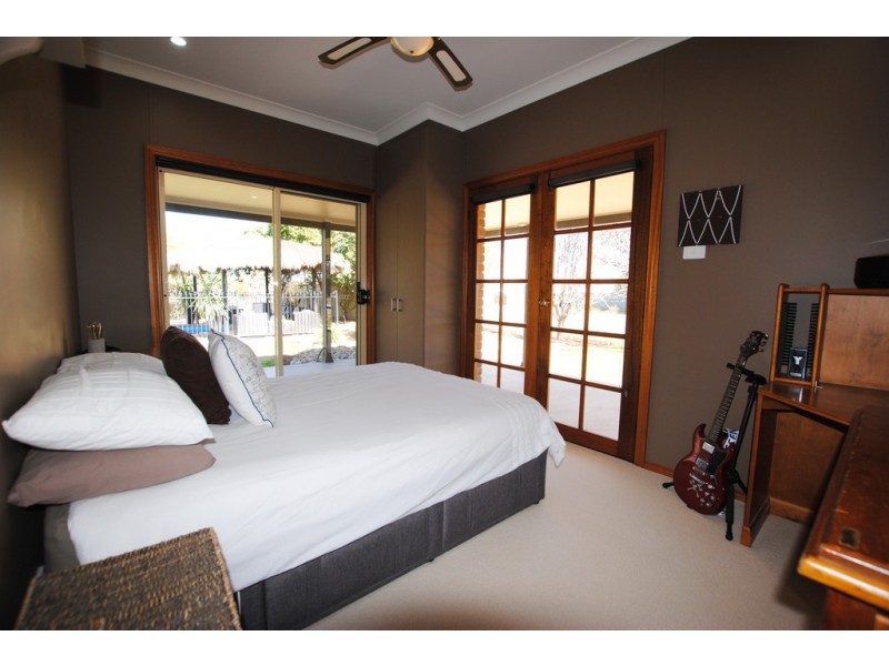 2-4 Moore Street, Hillston NSW 2675