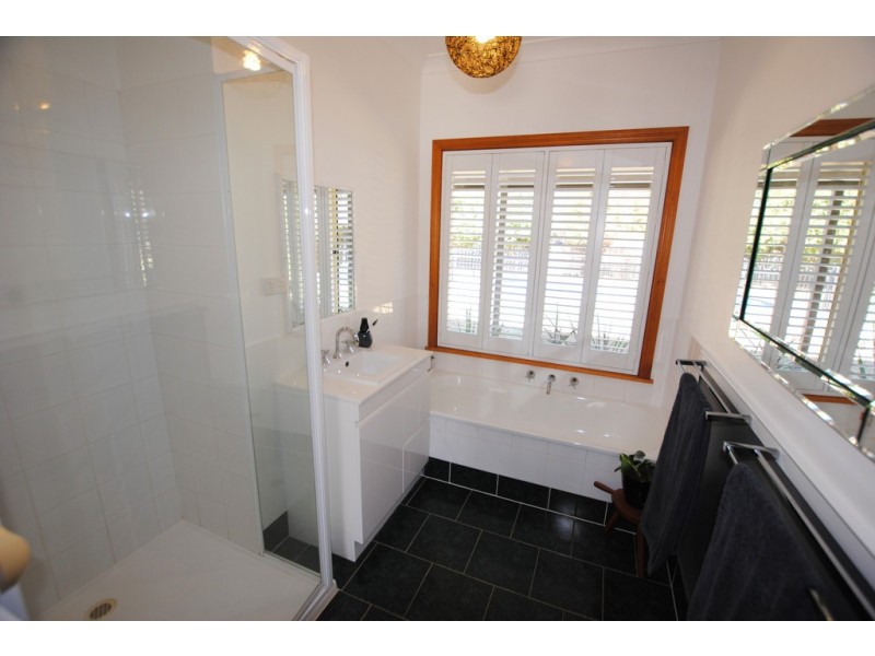 2-4 Moore Street, Hillston NSW 2675