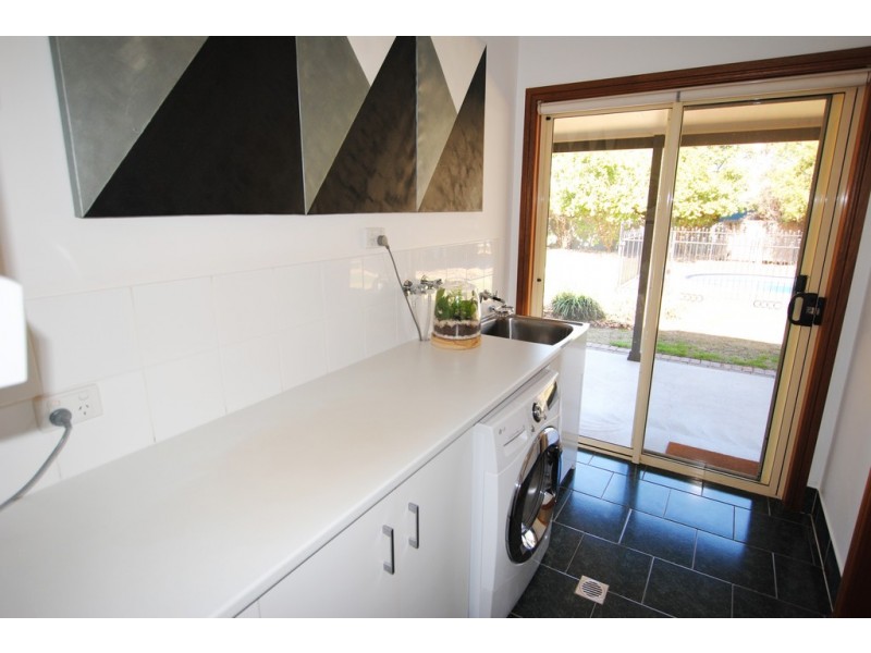 2-4 Moore Street, Hillston NSW 2675