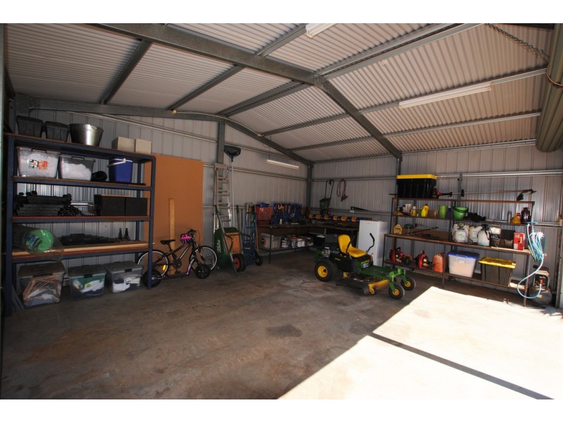 2-4 Moore Street, Hillston NSW 2675