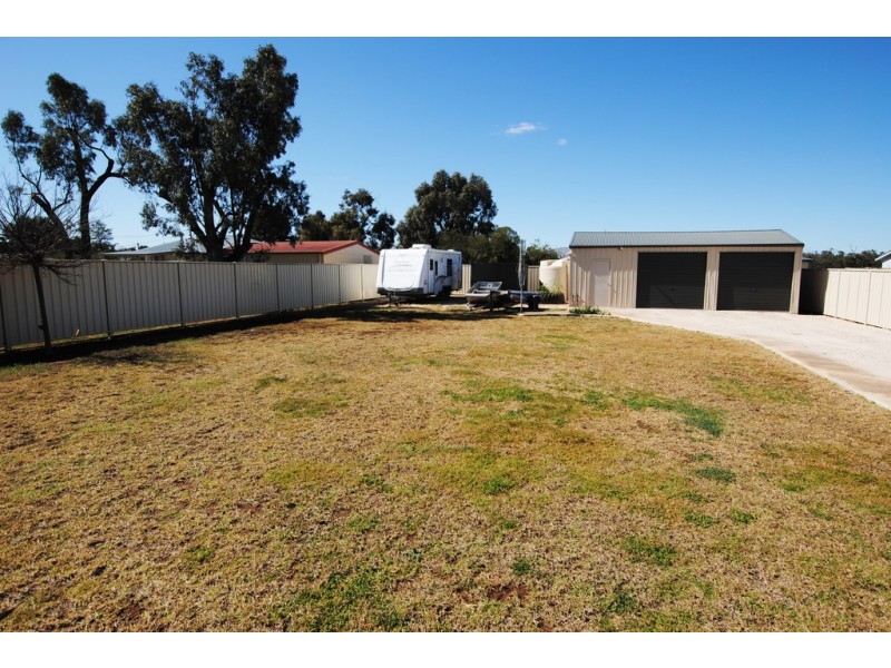 26 Moore Street, Hillston NSW 2675