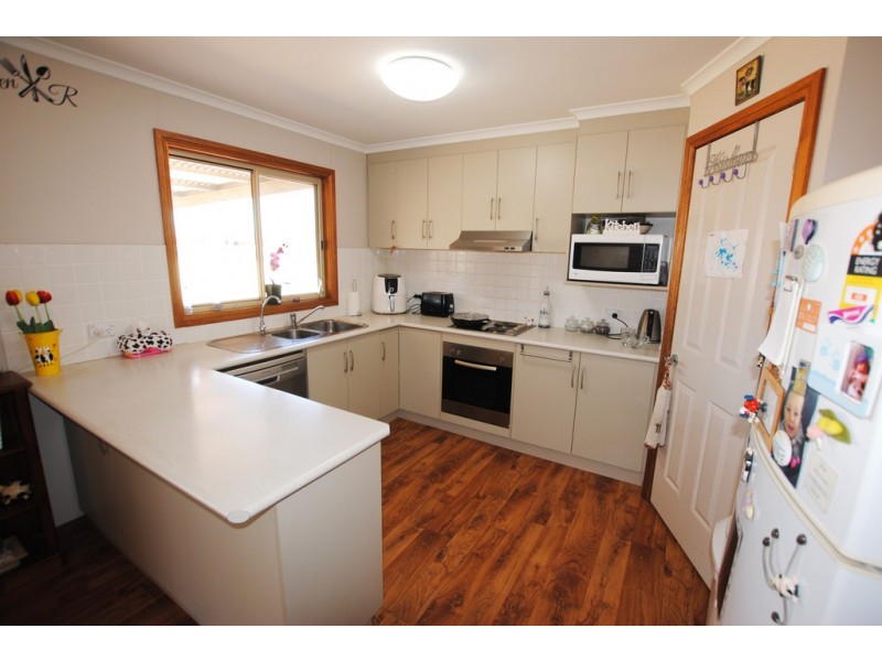 26 Moore Street, Hillston NSW 2675