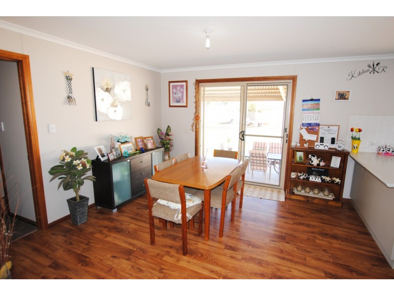 26 Moore Street, Hillston NSW 2675