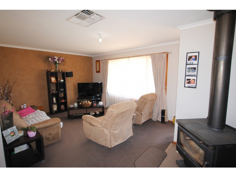 26 Moore Street, Hillston NSW 2675