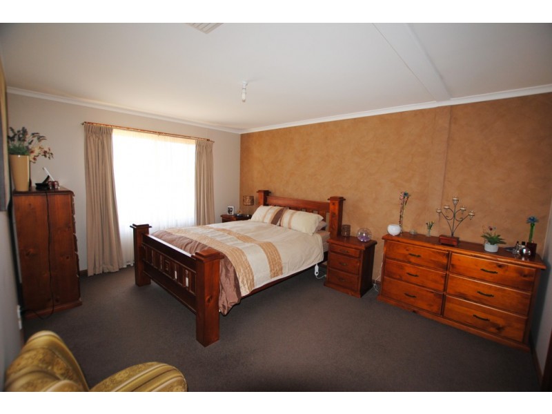 26 Moore Street, Hillston NSW 2675