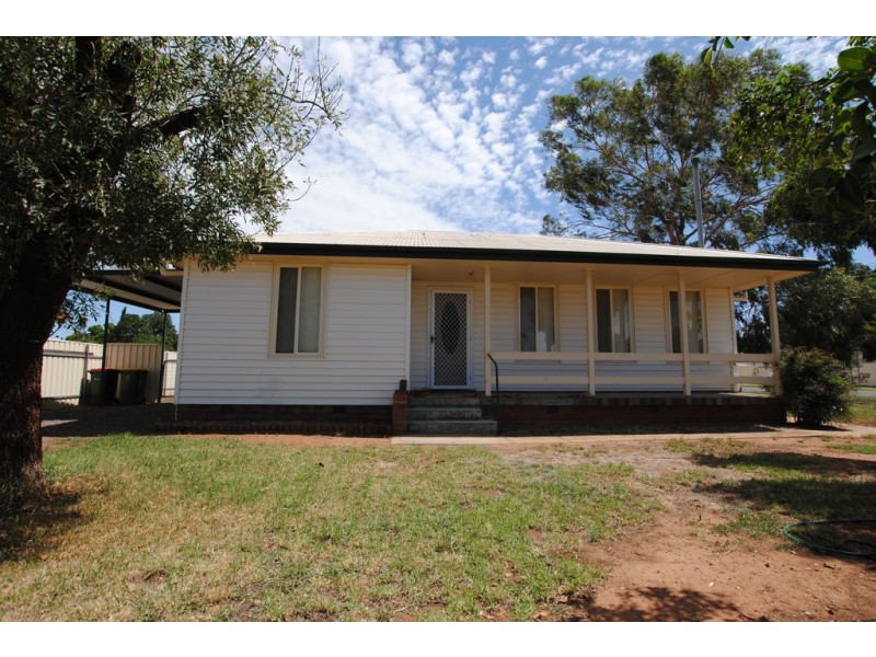 4 SOUTH AVENUE, Yenda NSW 2681