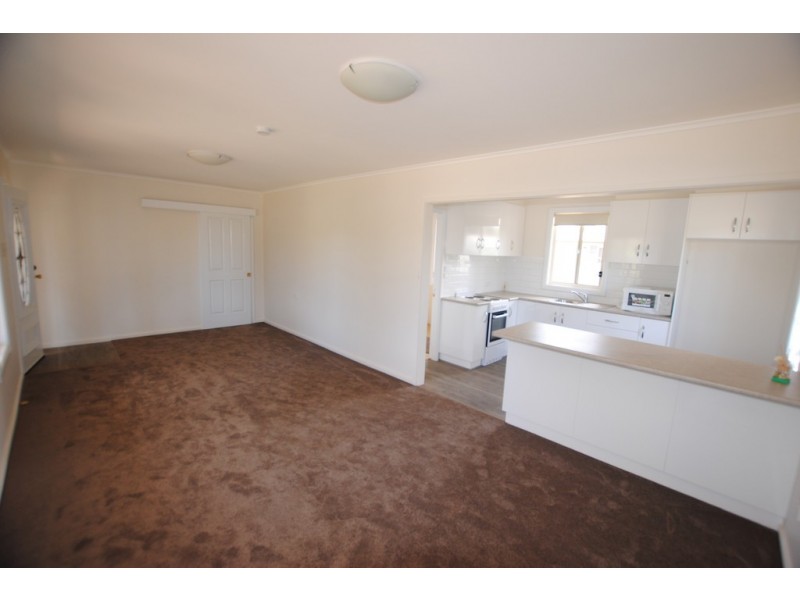4 SOUTH AVENUE, Yenda NSW 2681
