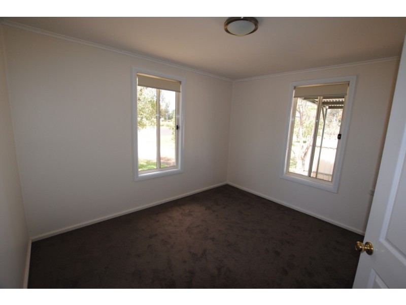 4 SOUTH AVENUE, Yenda NSW 2681