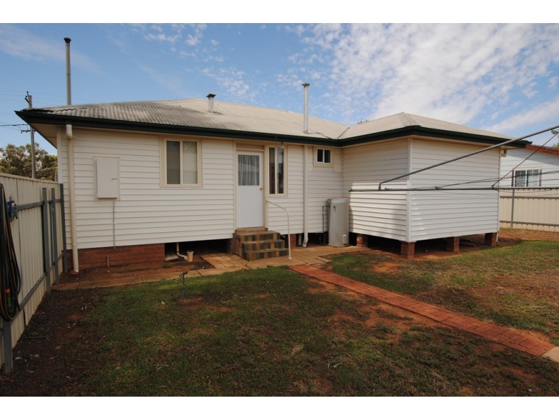 4 SOUTH AVENUE, Yenda NSW 2681