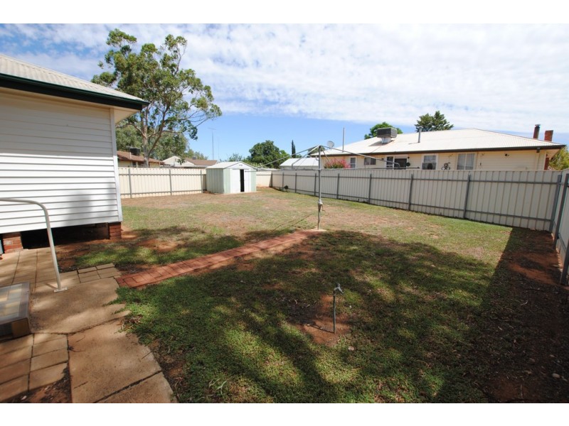 4 SOUTH AVENUE, Yenda NSW 2681
