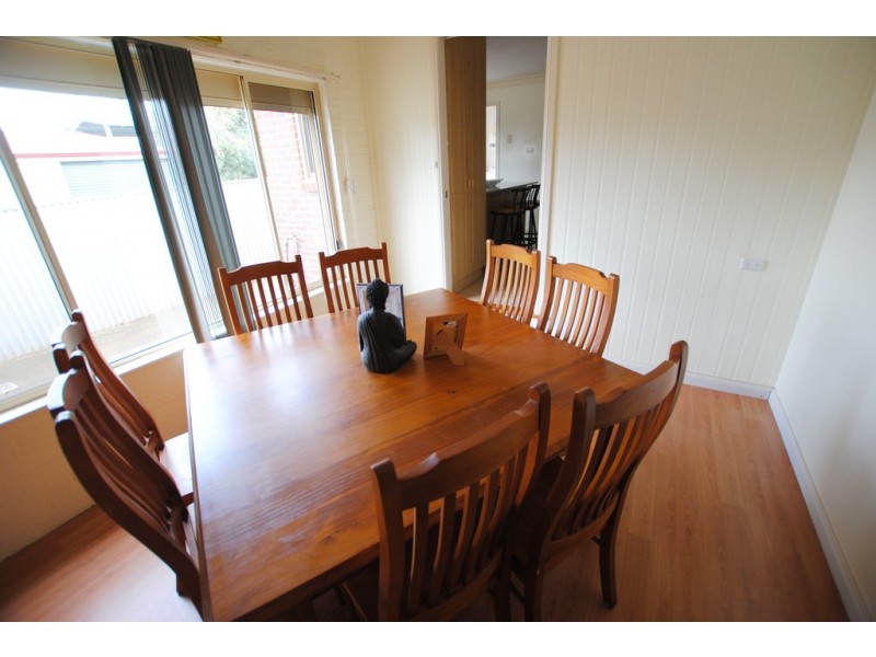 8 Collarene, Griffith NSW 2680