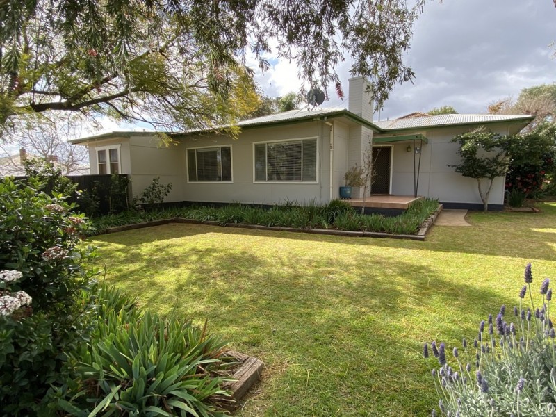 14 Carinya Street, Griffith NSW 2680