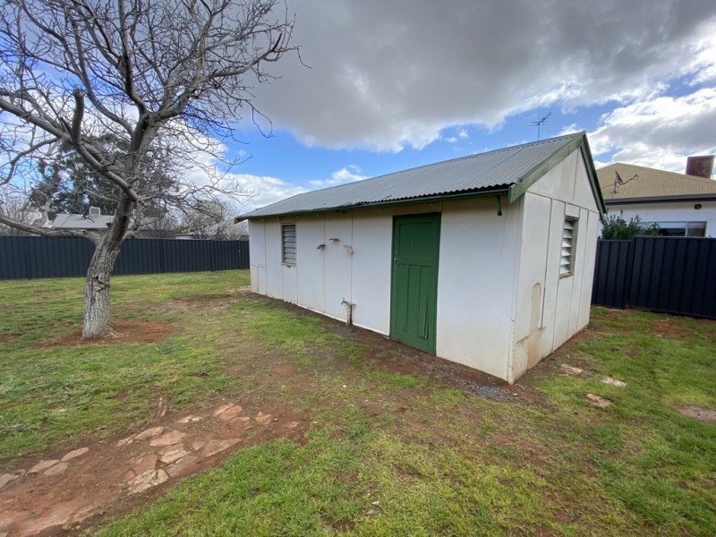 14 Carinya Street, Griffith NSW 2680