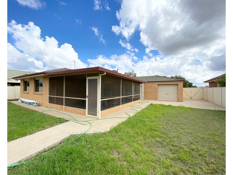 1 INNISVALE COURT, Griffith NSW 2680