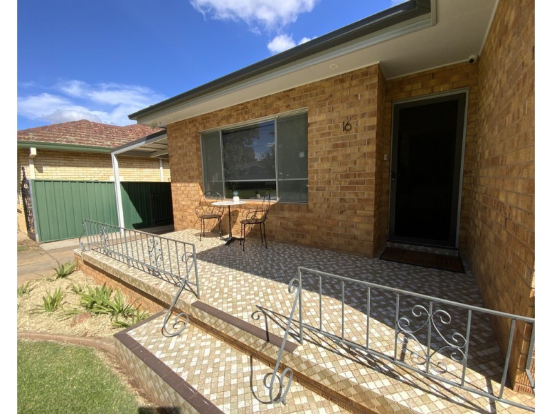 16 Thorby Crescent, Griffith NSW 2680