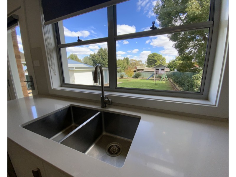 16 Thorby Crescent, Griffith NSW 2680