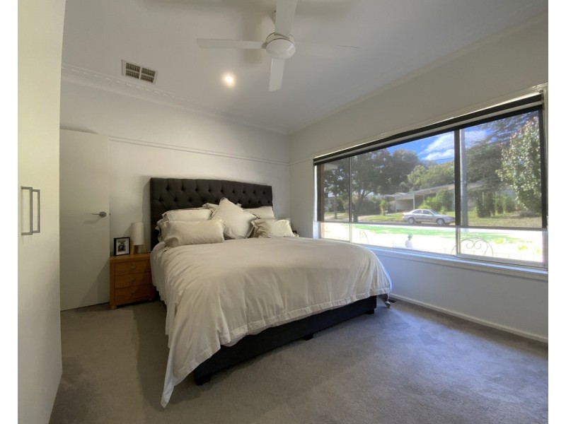 16 Thorby Crescent, Griffith NSW 2680