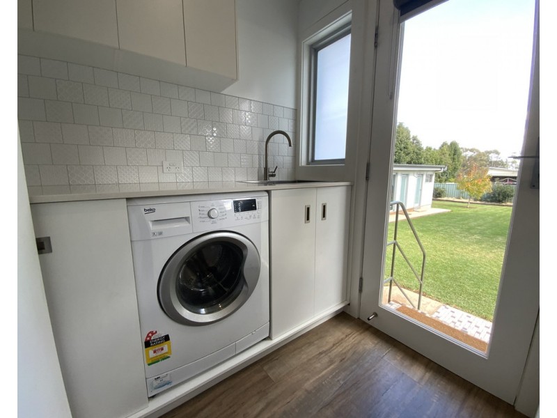 16 Thorby Crescent, Griffith NSW 2680