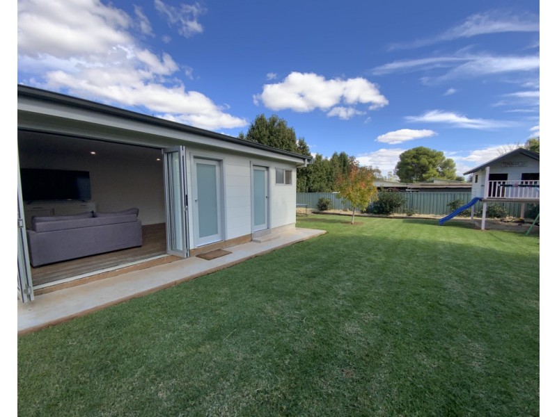 16 Thorby Crescent, Griffith NSW 2680