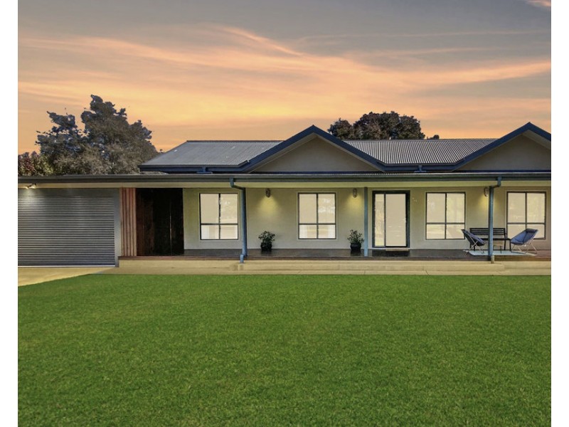 16 Young Street, Beelbangera NSW 2680