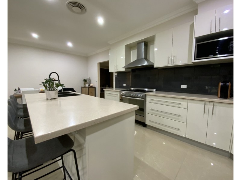 16 Young Street, Beelbangera NSW 2680