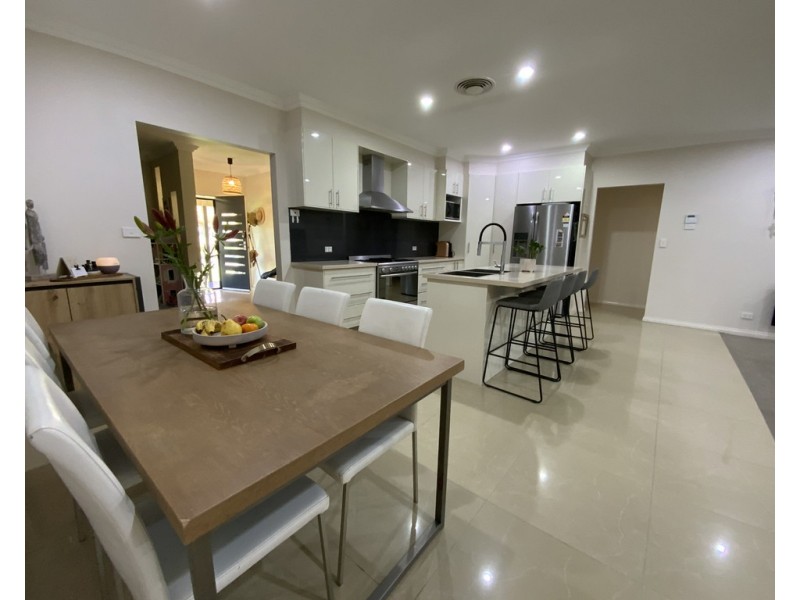 16 Young Street, Beelbangera NSW 2680