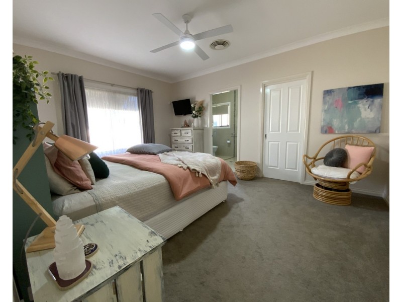 16 Young Street, Beelbangera NSW 2680