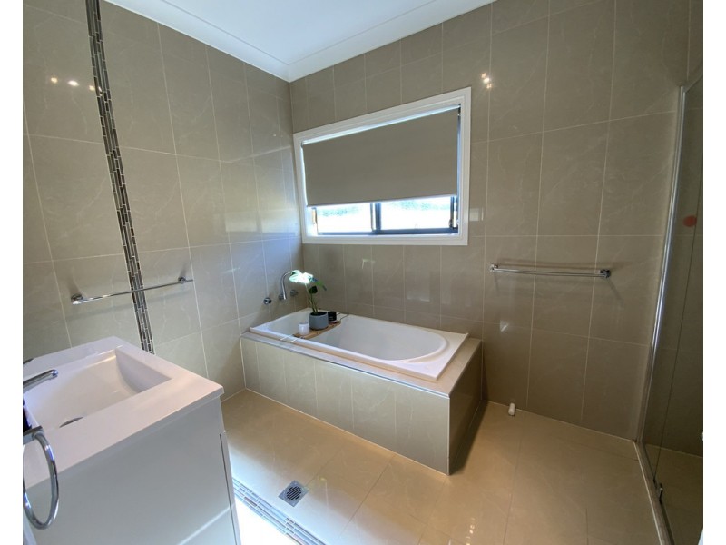 16 Young Street, Beelbangera NSW 2680