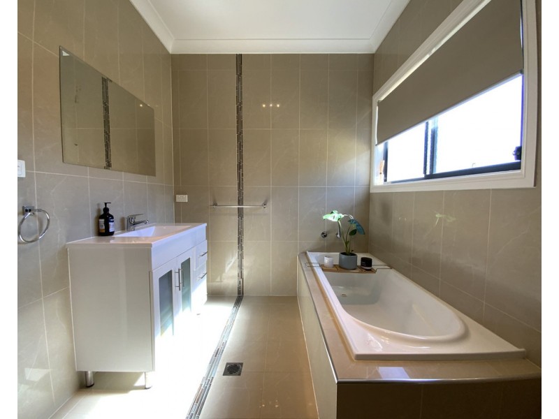 16 Young Street, Beelbangera NSW 2680