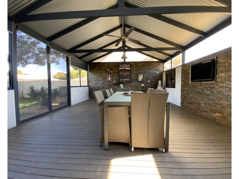 16 Young Street, Beelbangera NSW 2680