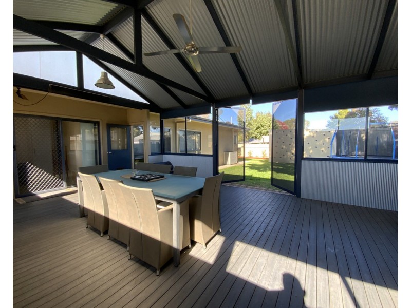 16 Young Street, Beelbangera NSW 2680