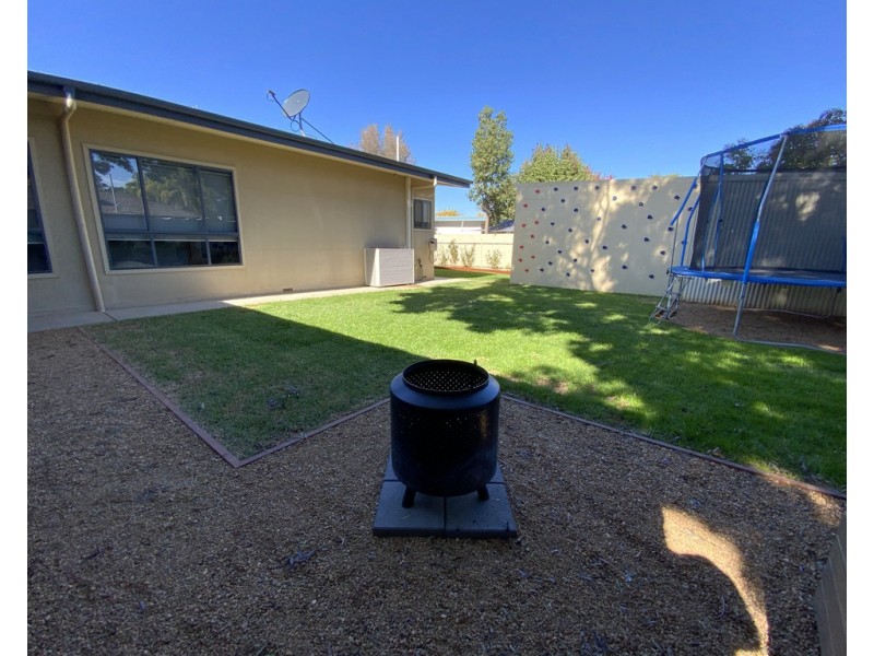 16 Young Street, Beelbangera NSW 2680