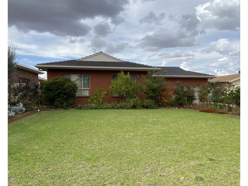 1A Clifton Blvde, Griffith NSW 2680