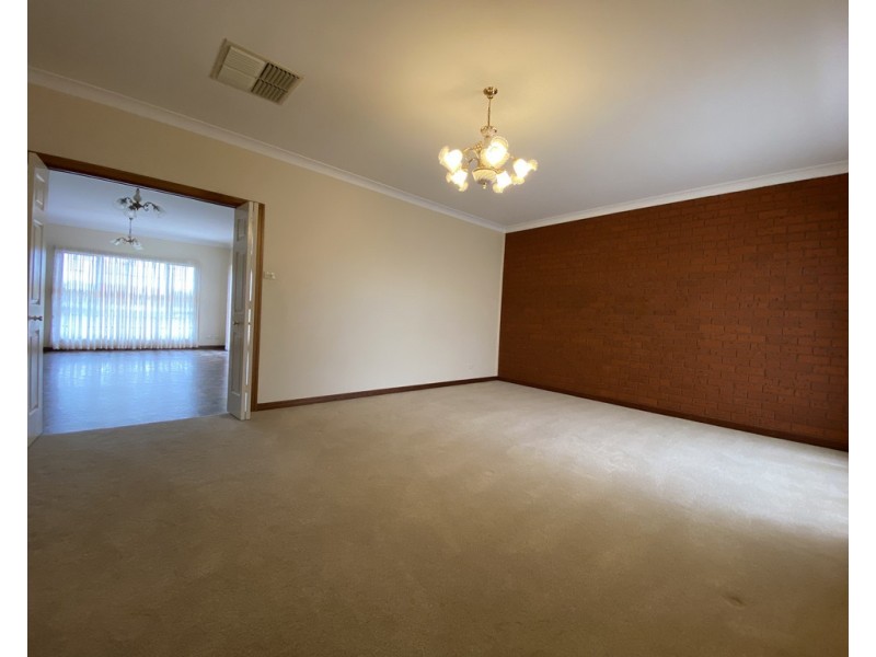 1A Clifton Blvde, Griffith NSW 2680