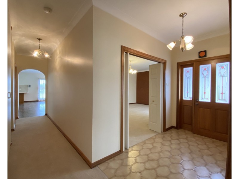 1A Clifton Blvde, Griffith NSW 2680