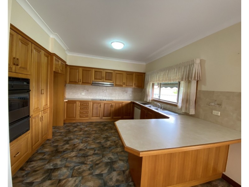 1A Clifton Blvde, Griffith NSW 2680