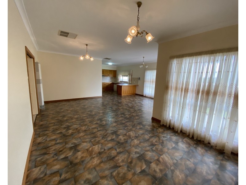 1A Clifton Blvde, Griffith NSW 2680