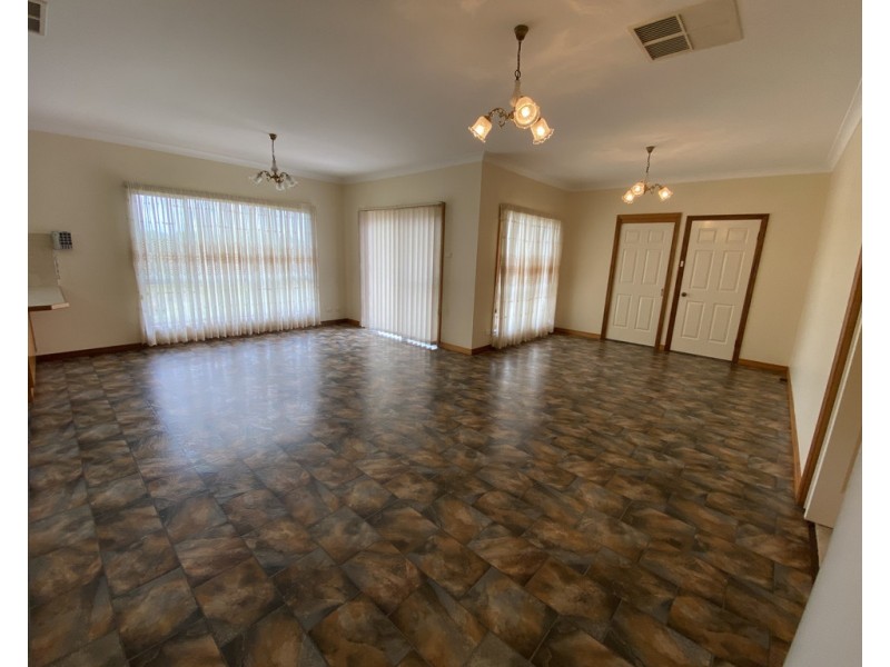 1A Clifton Blvde, Griffith NSW 2680