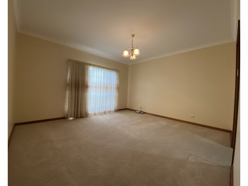 1A Clifton Blvde, Griffith NSW 2680