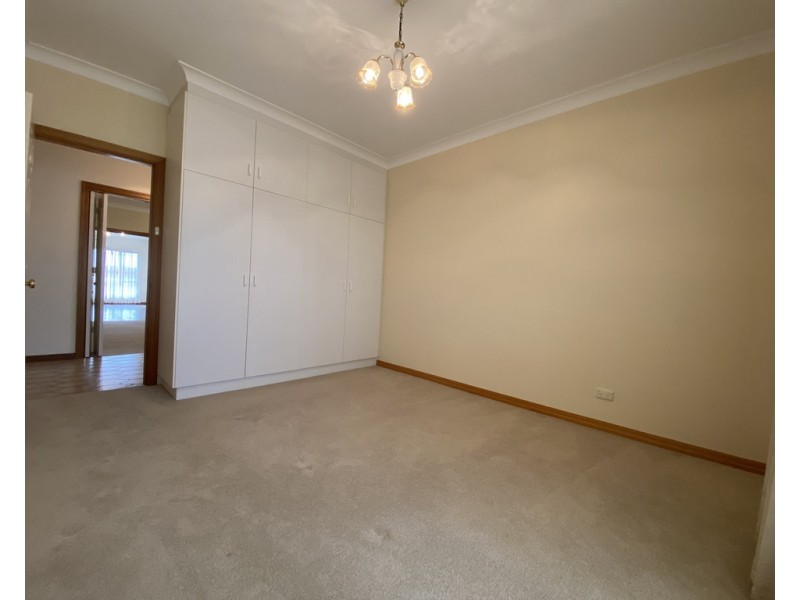 1A Clifton Blvde, Griffith NSW 2680