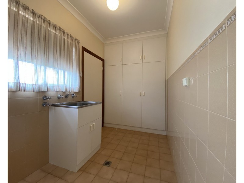 1A Clifton Blvde, Griffith NSW 2680