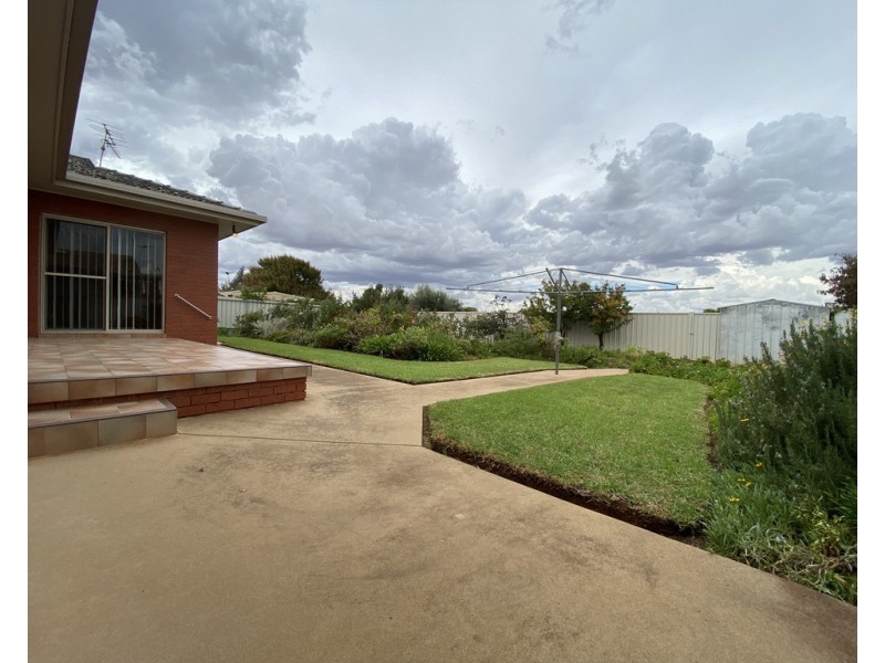 1A Clifton Blvde, Griffith NSW 2680