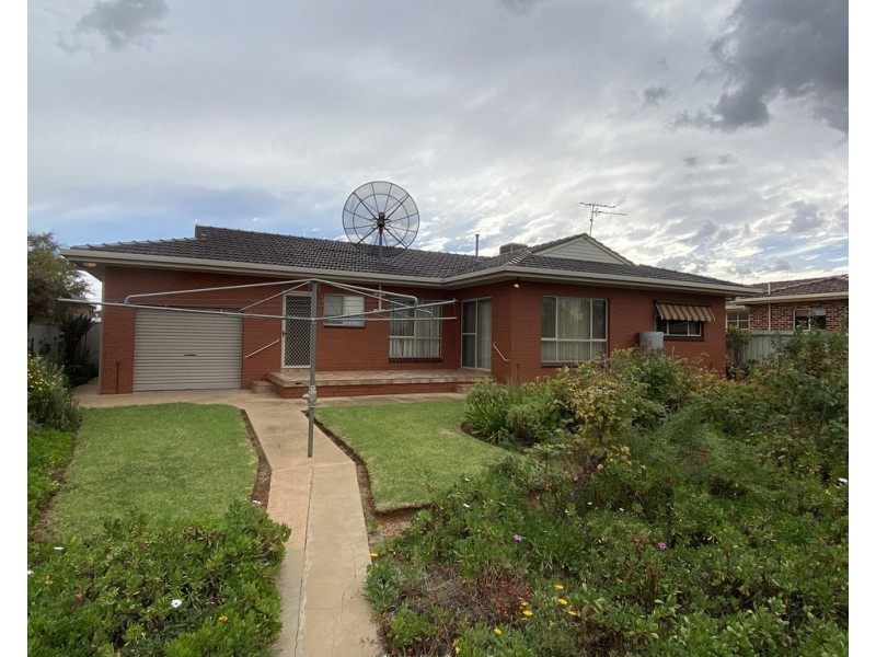 1A Clifton Blvde, Griffith NSW 2680