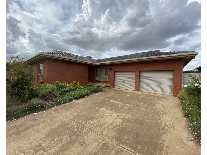 1A Clifton Blvde, Griffith NSW 2680