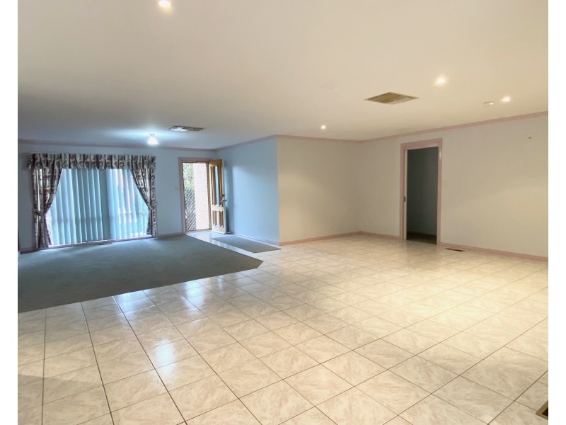 15 ALBION GROVE CRESCENT, Griffith NSW 2680